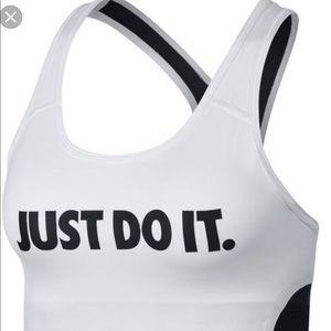 NIKE breathable sports bra